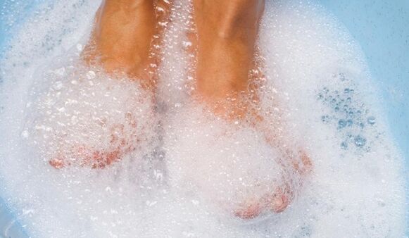 baths with washing powder to treat toenail fungus