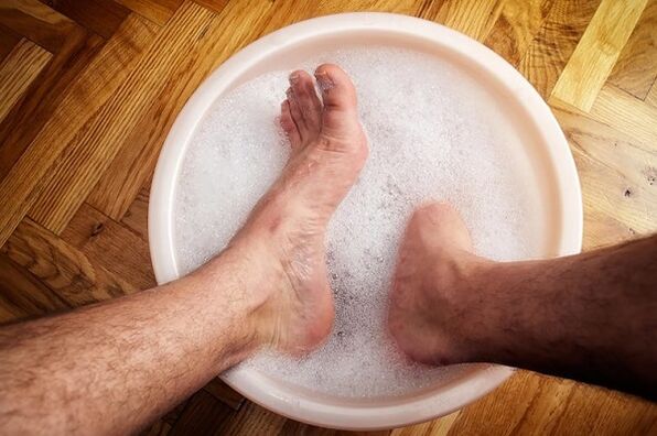 toenail fungus treatment with soda bath